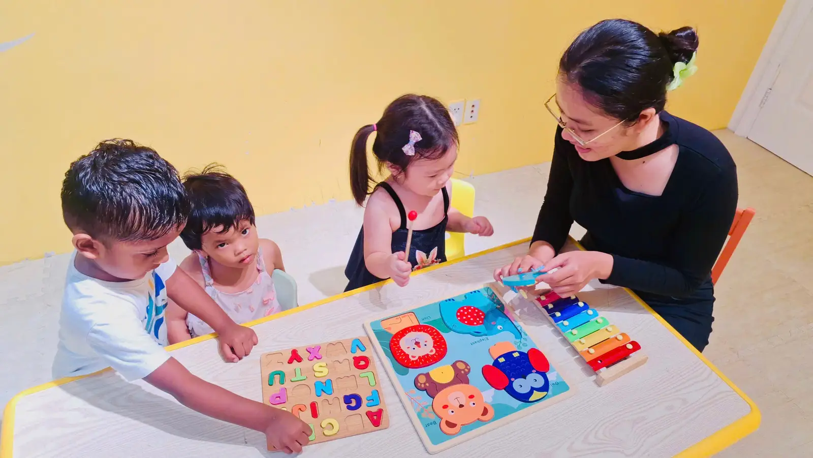 Trẻ Mầm Non Học AI Và STEM: Lựa Chọn Giáo Dục Hiện Đại Giúp Con Bứt Phá