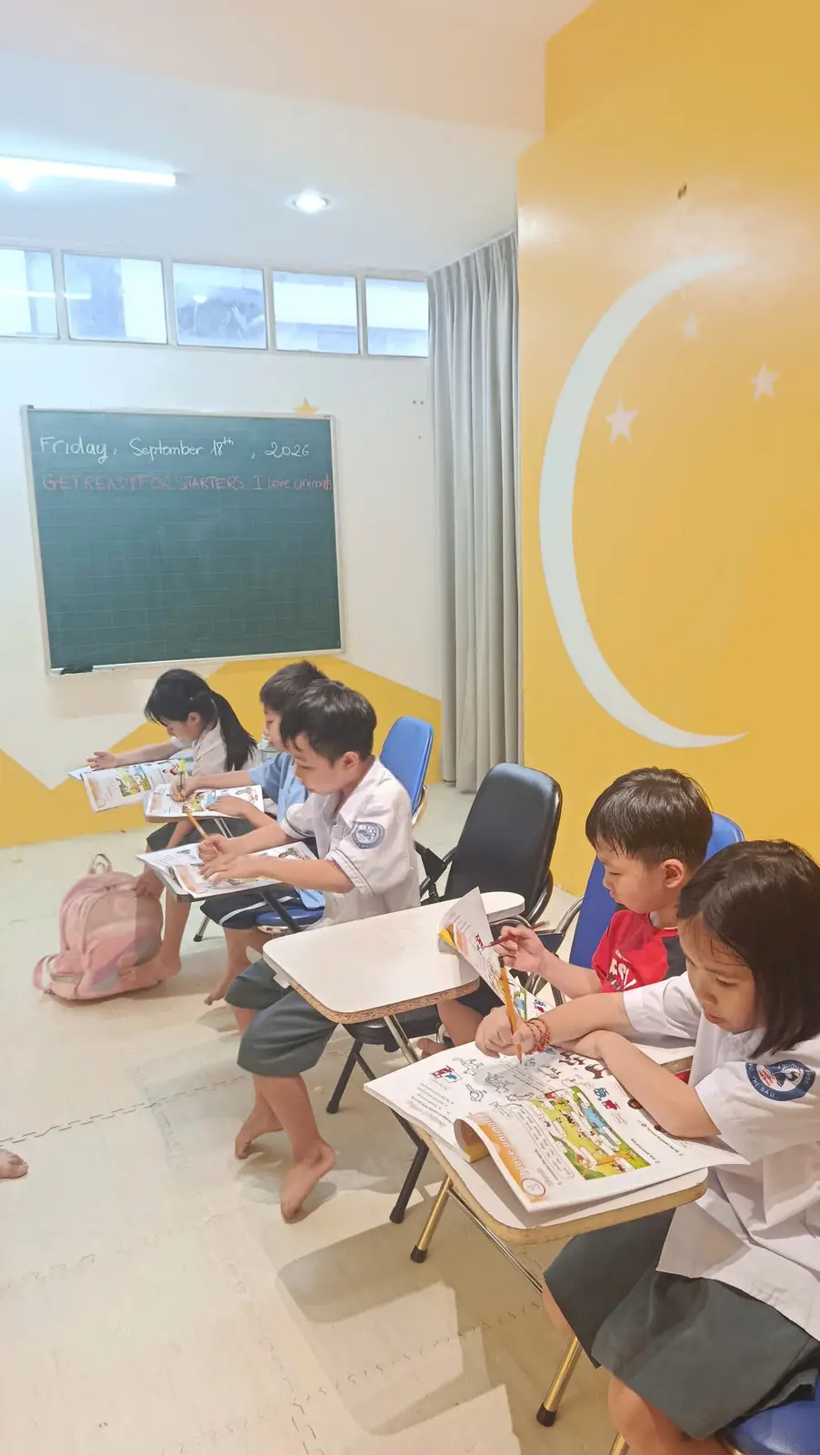 Giờ học tiếng anh vui cùng các bạn tại VTS